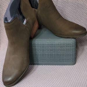 Last pair!!! Blondo Booties size 11